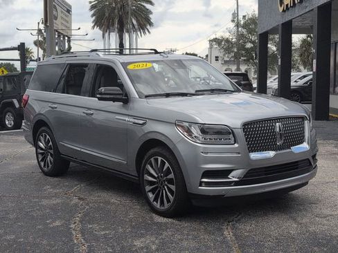 Used 2021 Lincoln Navigator Reserve w/ Luxury Package AWD/4WD image 3