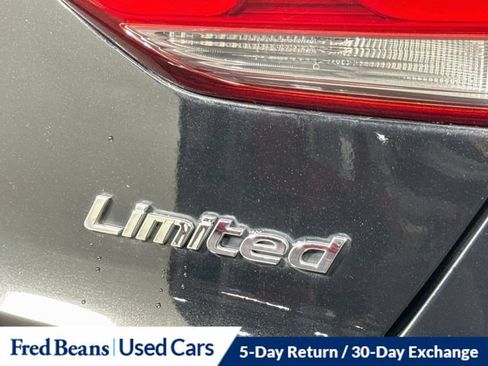 Used 2017 Hyundai Elantra Limited FWD image 39