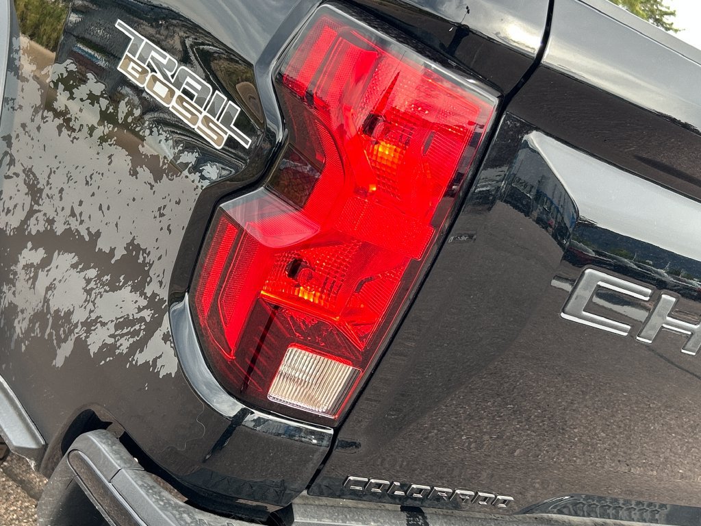 New 2026 Chevrolet Colorado Trail Boss w/ Off-Road Front Bumper Package AWD/4WD image 24