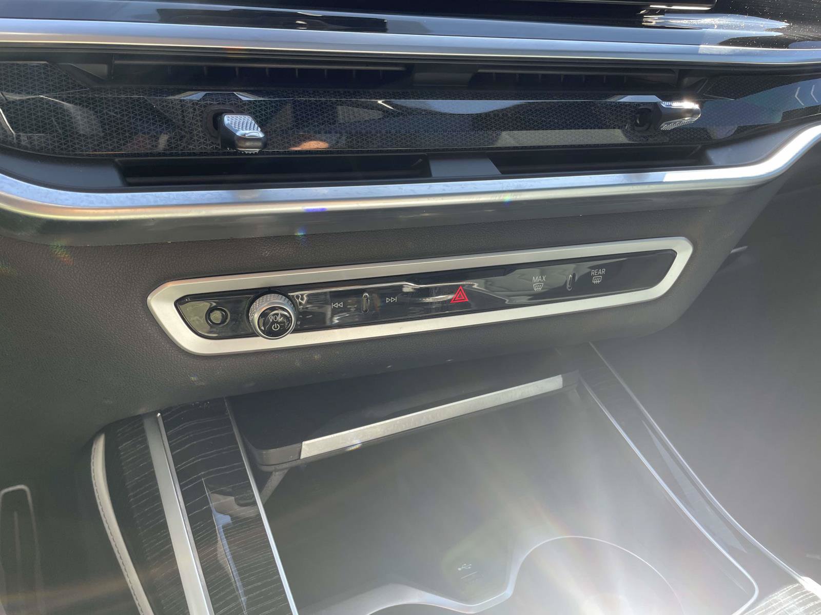 Used 2023 BMW X7 xDrive40i w/ M Sport Package AWD/4WD image 21
