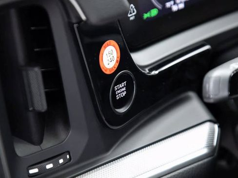 Certified 2025 Porsche Cayenne image 21