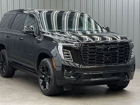 Used 2026 GMC Yukon Denali w/ Sun & Power Step Package AWD/4WD image 7
