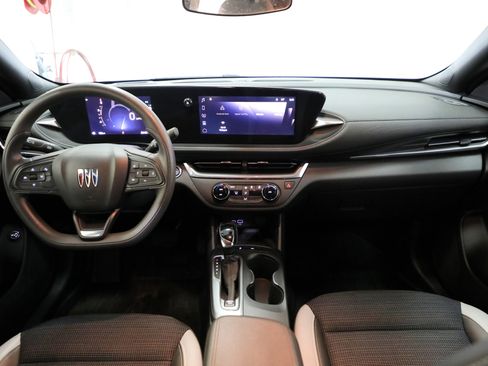 Certified 2024 Buick Envista Preferred w/ Convenience II Package image 2