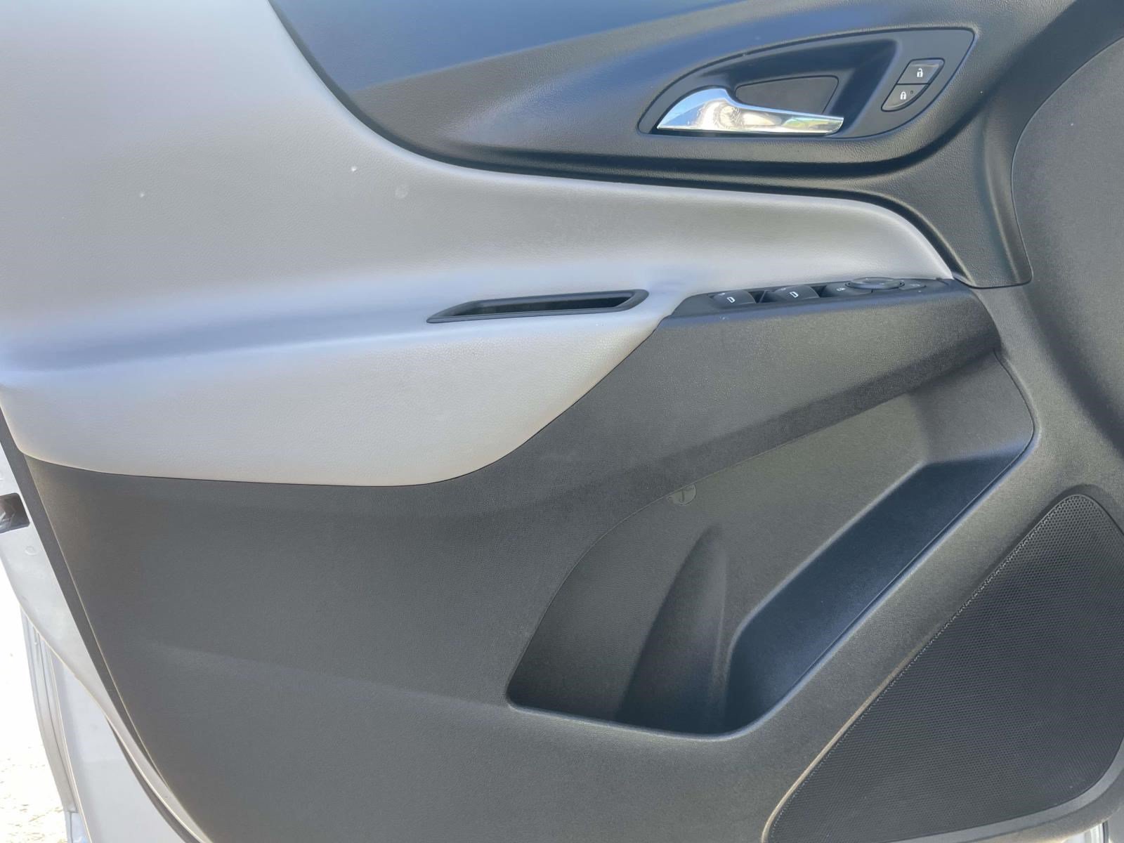 Used 2019 Chevrolet Equinox LS FWD image 16