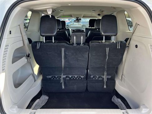 Used 2023 Chrysler Pacifica Touring-L image 7