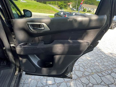 Used 2015 Nissan Pathfinder SV AWD/4WD image 24