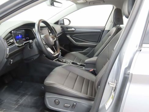 Used 2024 Volkswagen Jetta SE image 15