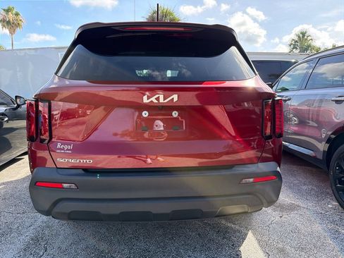 Used 2023 Kia Sorento LX FWD image 9