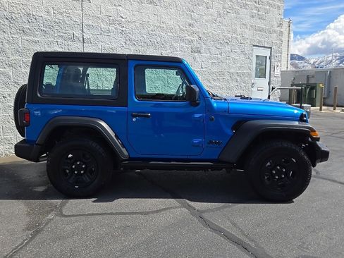 Used 2025 Jeep Wrangler Sport AWD/4WD image 2