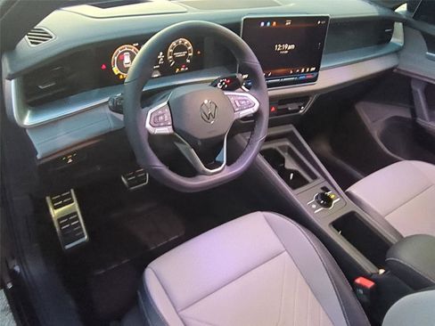 New 2026 Volkswagen Tiguan SE R-Line AWD/4WD image 9