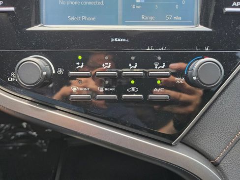 Used 2020 Toyota Camry LE FWD image 30