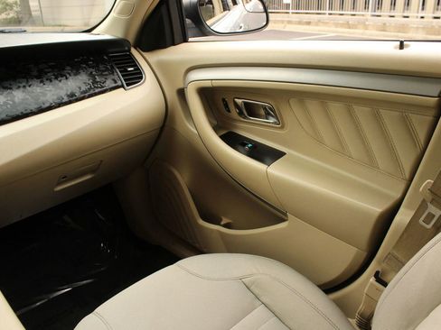 Used 2016 Ford Taurus SE FWD image 26