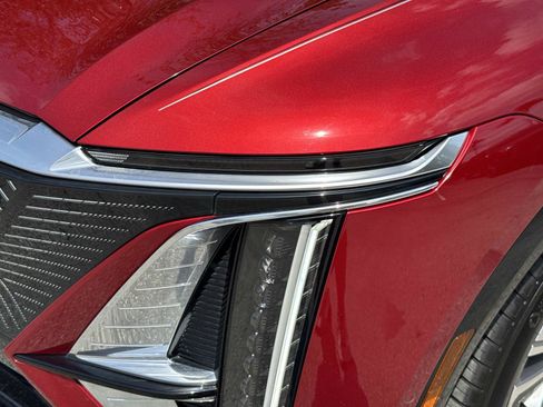 Certified 2024 Cadillac Lyriq Luxury RWD image 9