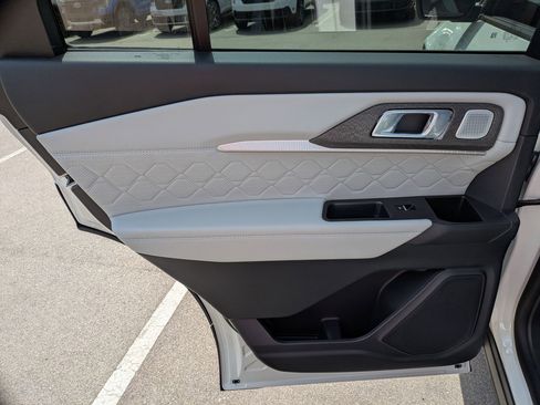 New 2026 Ford Explorer Platinum image 30