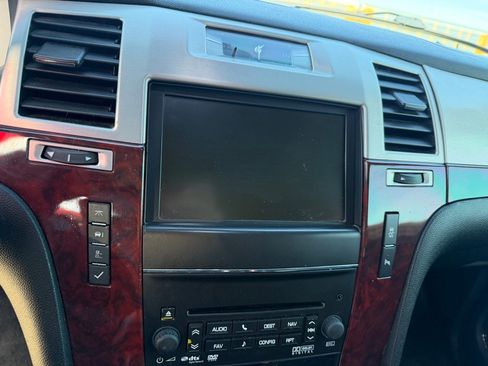 Used 2012 Cadillac Escalade ESV Luxury image 25