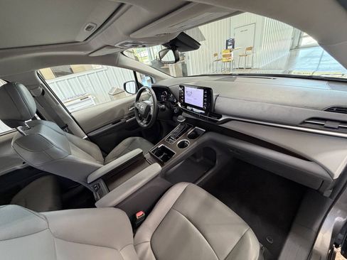 Used 2024 Toyota Sienna XLE AWD/4WD image 29