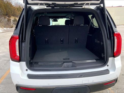 Used 2024 GMC Yukon XL AT4 w/ AT4 Premium Package image 4