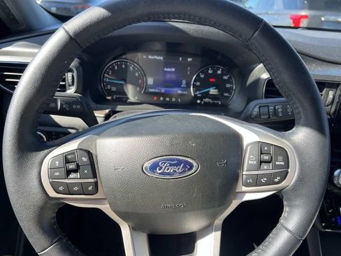 Certified 2023 Ford Explorer Limited w/ Equipment Group 301A AWD/4WD image 9