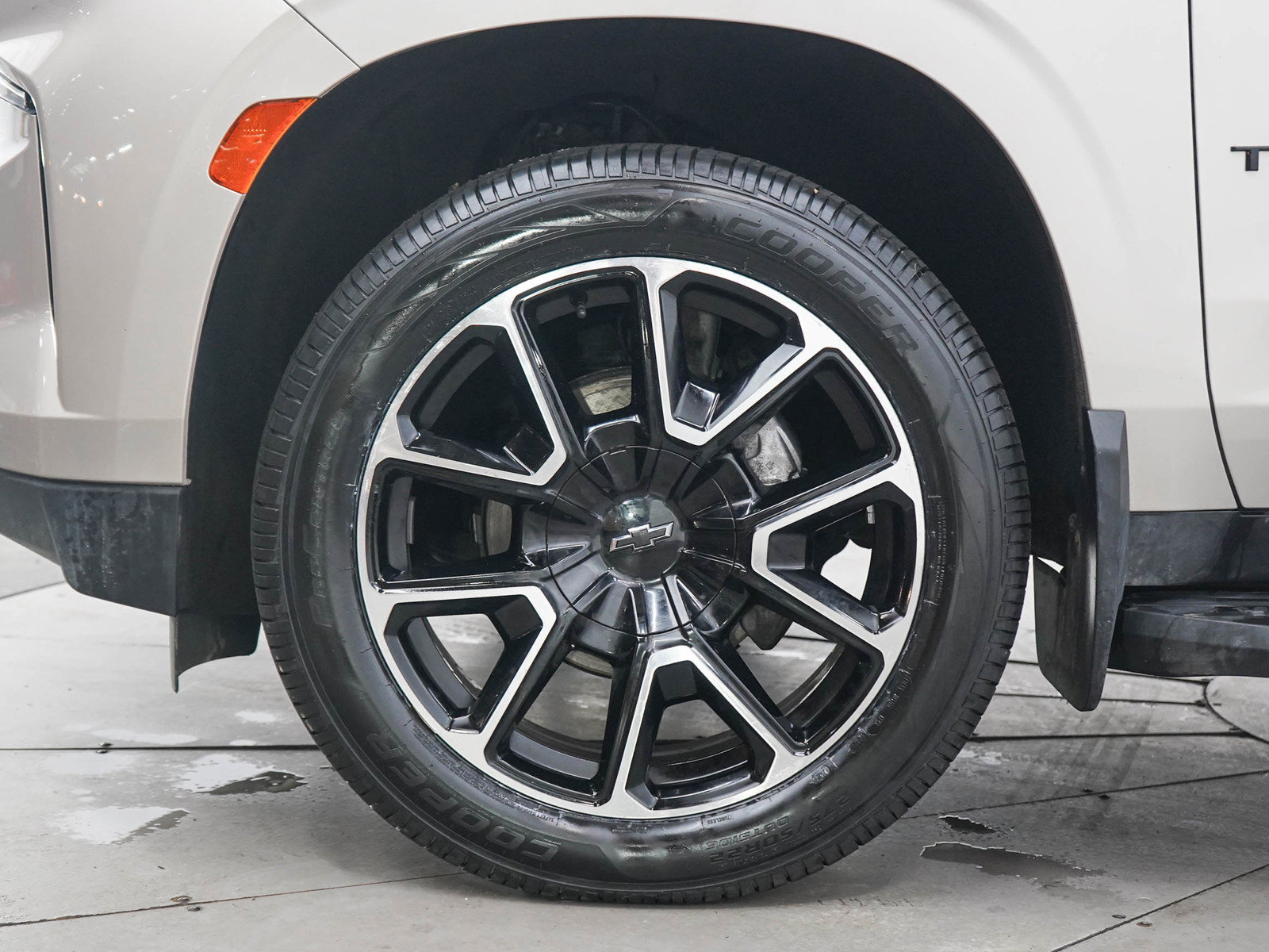 Used 2024 Chevrolet Tahoe RST w/ Luxury Package AWD/4WD image 30