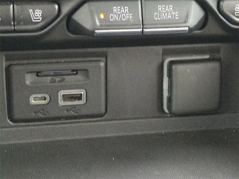 Certified 2021 GMC Yukon SLT w/ SLT Premium Package image 28