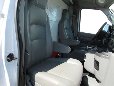 Used 2022 Ford E-350 and Econoline 350 Super Duty RWD image 13