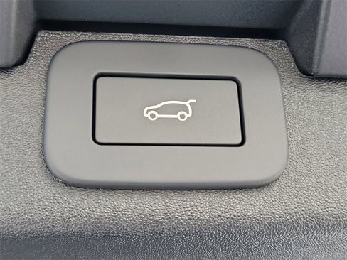 New 2025 Land Rover Discovery S image 12