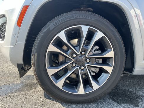 Used 2024 Jeep Grand Cherokee Overland w/ Advanced Protech Group III image 11