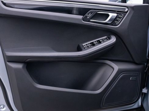 Certified 2026 Porsche Macan AWD/4WD image 13