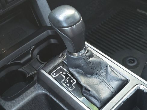 Used 2018 Toyota Tacoma TRD Off-Road image 32