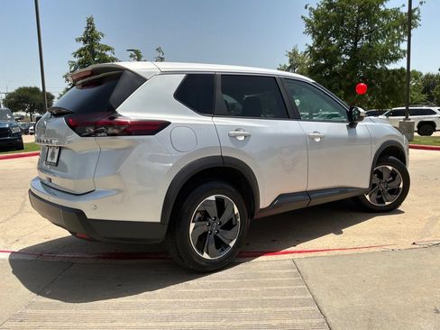 Used 2025 Nissan Rogue SV FWD image 6