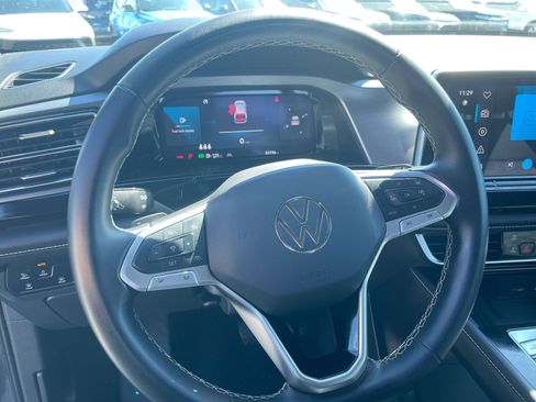 Used 2025 Volkswagen Atlas Cross Sport SE image 30