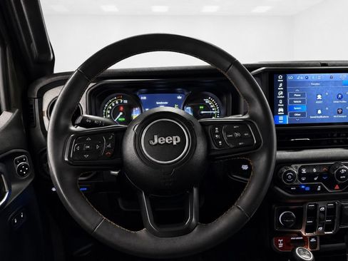 Used 2024 Jeep Wrangler Unlimited AWD/4WD image 27