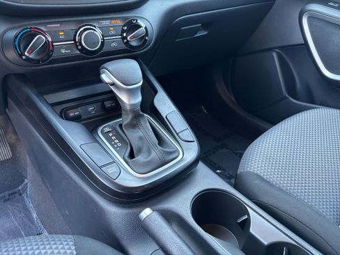 Used 2025 Kia Soul LX w/ LX Technology Package FWD image 39