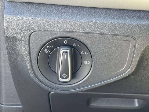 Certified 2021 Volkswagen Atlas Cross Sport SE w/ Panoramic Sunroof Package FWD image 22