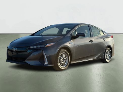 Used 2020 Toyota Prius Prime XLE image 2