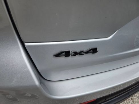 Used 2025 Jeep Grand Cherokee Altitude AWD/4WD image 10