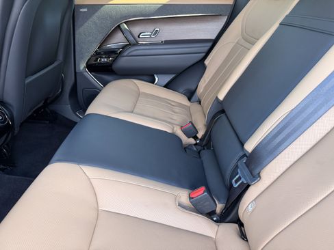 Used 2023 Land Rover Range Rover Sport SE Dynamic image 17