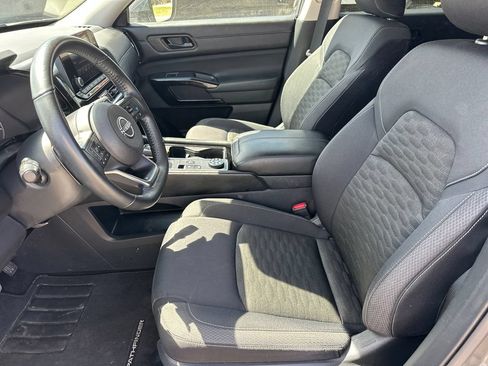 Used 2025 Nissan Pathfinder SV AWD/4WD image 9