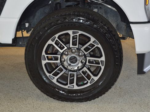 Used 2024 Ford F250 Limited w/ FX4 Off-Road Package AWD/4WD image 9