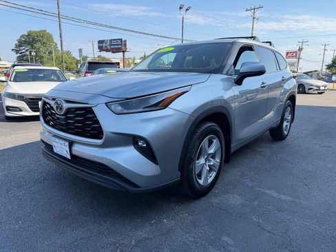 Used 2021 Toyota Highlander LE AWD/4WD image 8