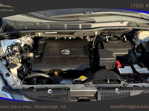 Used 2011 Toyota Sienna XLE image 41