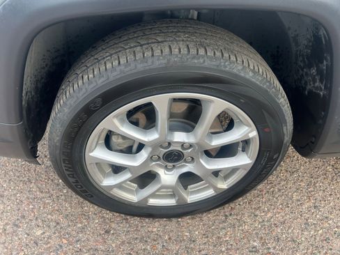 Used 2025 Jeep Compass Limited image 30