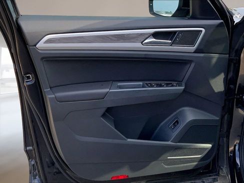 Used 2020 Volkswagen Atlas Cross Sport SE w/ Towing Package image 22