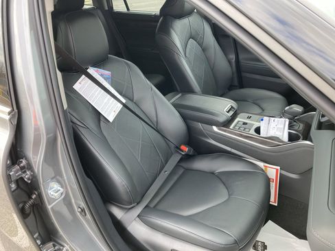 Certified 2026 Toyota Highlander Platinum image 28