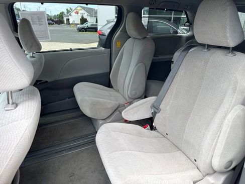 Used 2014 Toyota Sienna LE FWD image 27