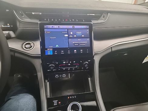 New 2025 Jeep Grand Cherokee L Limited w/ Luxury Tech Group II AWD/4WD image 18