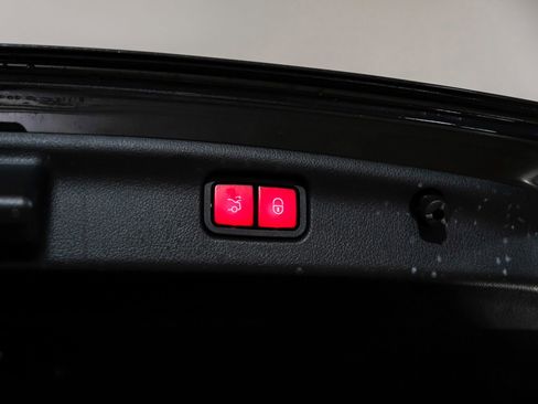 Used 2023 Mercedes-Benz C 300 4MATIC Sedan image 54