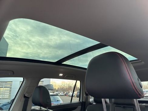 Used 2025 Volkswagen Atlas Peak Edition SE image 11