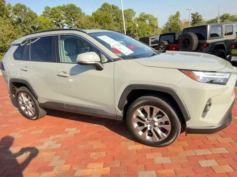 Used 2022 Toyota RAV4 XLE Premium FWD image 3