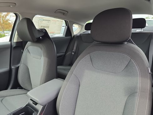 New 2025 Kia K4 LXS image 23